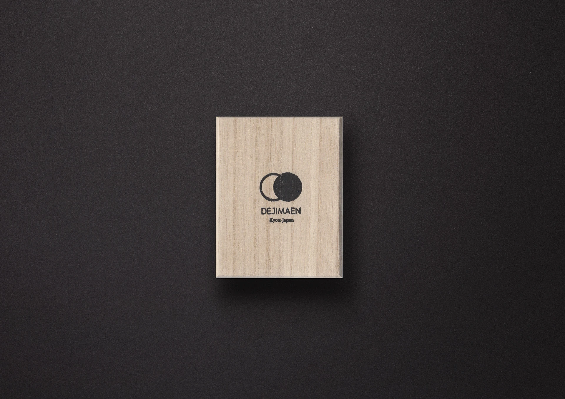 dejimaen kyoto japan — Wooden tea package