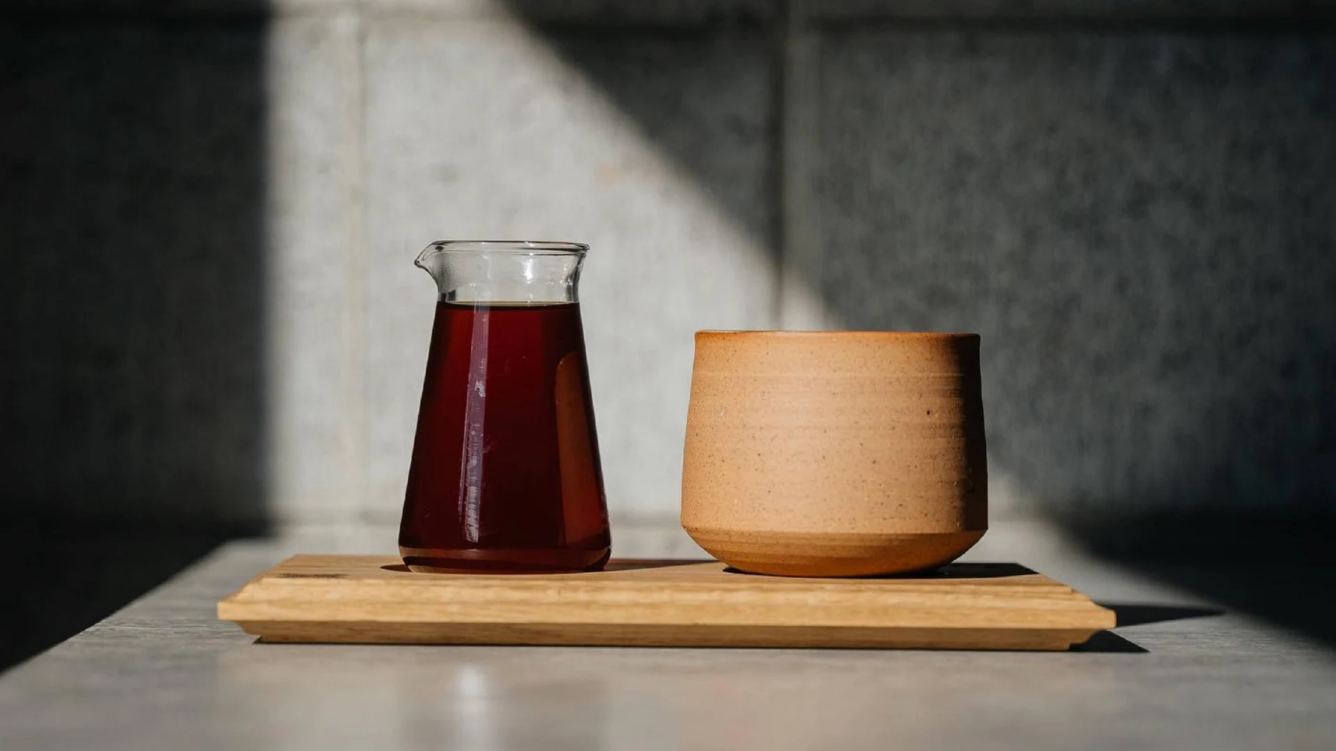 haiz — Brewed coffee served on a tray